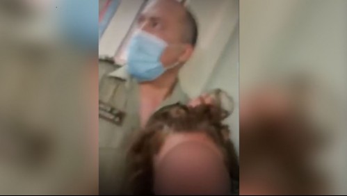 Mujer de viralizado video en el que fue agredida por un carabinero: 'Me tenía en el aire tomada del cuello'