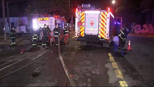 Rebrote de incendio en vulcanización de Quinta Normal deja a 14 personas damnificadas