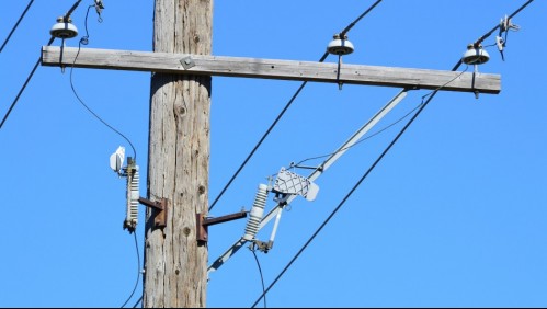Ladrón que robaba cables en un poste de alta tensión se electrocutó y quedó colgado por dos horas