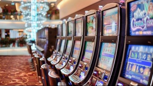 Hombre ganó millonario premio en un casino y no se enteró por un 'error' de la máquina tragamonedas
