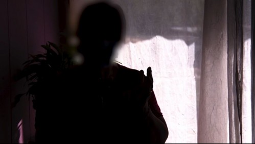 'Se nos llenaba la sala de guagüitas': El testimonio de mujer que cuidó a menores adoptados forzosamente en dictadura