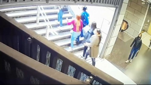 Delincuente 'La Colorina' fue sorprendida robando una caja de huevos y otros artículos de un vehículo