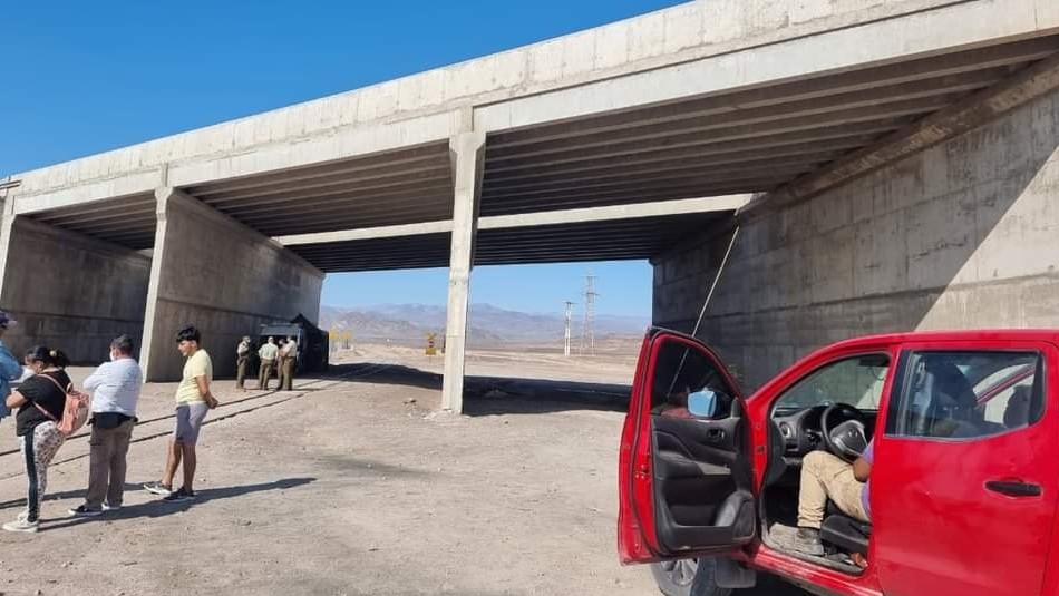 Camionero es asesinado en Antofagasta: hay dos detenidos acusados de lanzarlo desde un paso sobre nivel