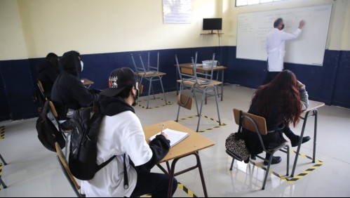 Minsal prepara protocolo para regreso a clases presenciales: 'Vamos a recibir a nuestros estudiantes más protegidos'