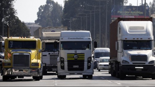Camioneros anuncian que depondrán las movilizaciones tras llegar a acuerdo con el Gobierno
