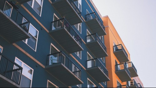 Español escondía el cadáver de su padre para cobrar su pensión: Cuando fue descubierto se lanzó por un balcón