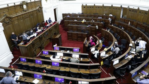 Cadem: Confianza en Convención baja al 50% y opción aprobar en plebiscito de salida cae en 9 puntos