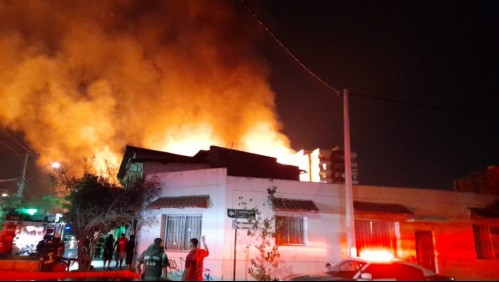 Gigantesca explosión de camiones con cilindros de gas provoca enorme incendio en La Cisterna: Se evacuó a 1.500 personas