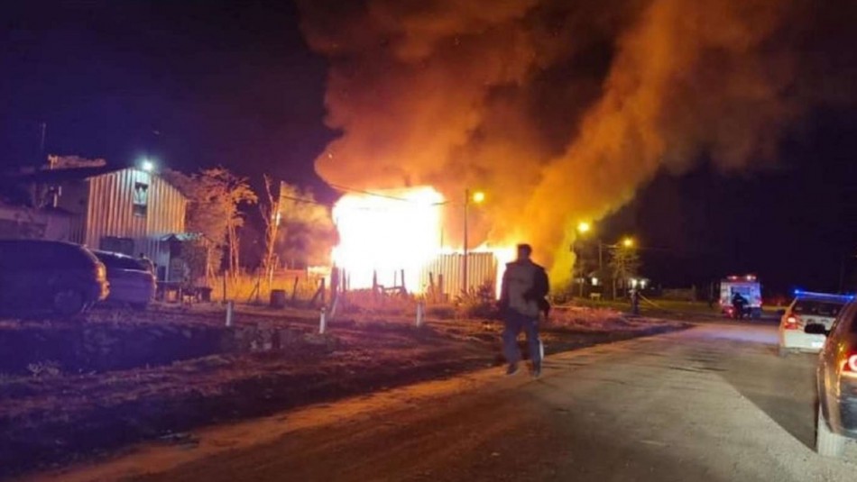 Tres pequeños hermanos mueren en el incendio de su casa mientras sus padres habían salido a despedir a un amigo