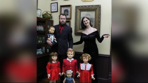 Una pareja adopta a 200 muñecos como sus hijos y se defienden de las críticas: 'No me da vergüenza'