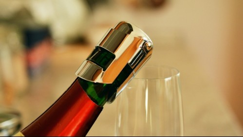 Un hombre muere y ocho amigos terminan hospitalizados tras beber champaña envenenada en un restaurante