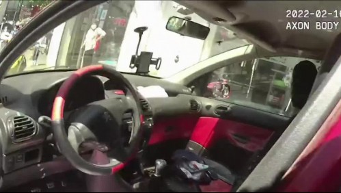 Video muestra rescate de bebé encerrado en un auto que sufrió golpe de calor: La máxima del día fue de 32 grados