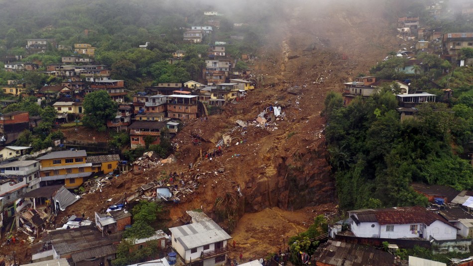 Más de 90 muertos y decenas de desaparecidos dejan lluvias torrenciales en Brasil Más de 90 muertos y decenas de desaparecidos dejan lluvias torrenciales en Brasil