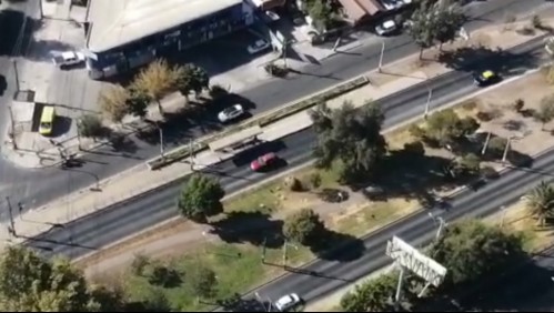 Detienen a cuatro sujetos tras persecución por tres comunas: Le habían robado el auto a una mujer y sus pequeños hijos