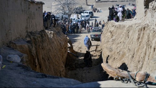 'Nos dejó para siempre': muere el niño atrapado en un pozo en Afganistán pese a que lograron rescatarlo vivo