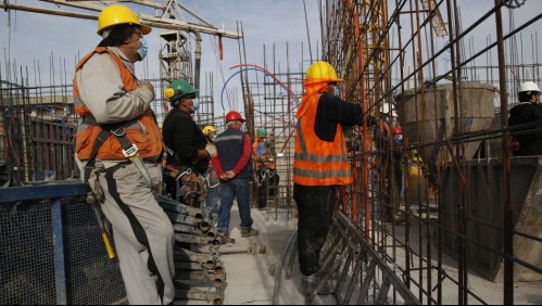 'Es algo que en Chile se podría explorar': vuelve al debate la reducción de horas laborales