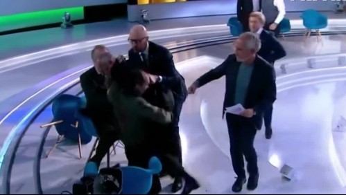 Periodista y político prorruso se enfrentaron a golpes en un programa en vivo