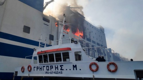 Prosigue búsqueda de 12 personas en un ferri en llamas en Grecia: Otras 280 ya fueron rescatadas