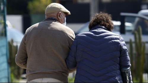 Aumentan jubilados en un 42,6% pero hombres siguen recibiendo montos más altos que las mujeres