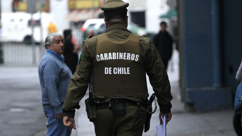 Primero apostaron y luego asaltaron a las cajeras: Dos sujetos se llevaron $400.000 desde un Teletrak en Cerro Navia Primero apostaron y luego asaltaron a las cajeras: Dos sujetos se llevaron $400.000 desde un Teletrak en Cerro Navia