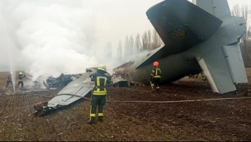 Avión militar ucraniano se estrella cerca de Kiev con 14 personas a bordo