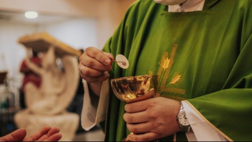 Párroco de iglesia saqueada en Valparaíso: 'Pienso que es obra de un grupo satánico'