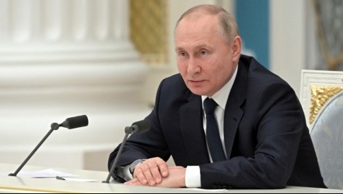 El Kremlin se dice dispuesto a negociar y Putin saluda 'el heroísmo' de sus tropas