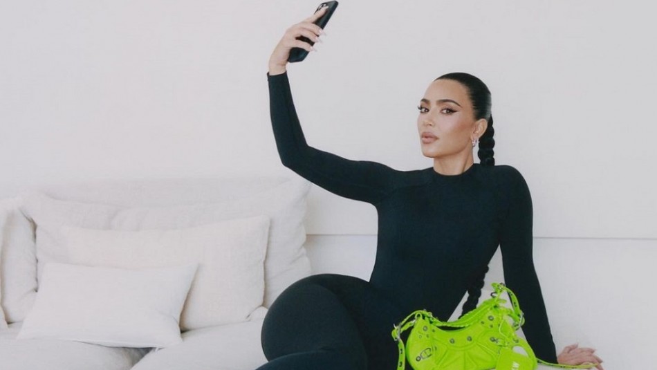 Kim Kardashian gastó más de 100 mil dólares pintando tres autos de lujo para que combinen con su mansión