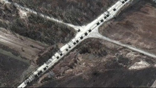 Imagen satelital capta enorme convoy militar ruso en camino hacia Kiev