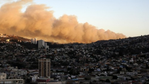 Más de 300 hectáreas consumidas por incendio forestal en Valparaíso: Se registran desvíos en la Ruta 68