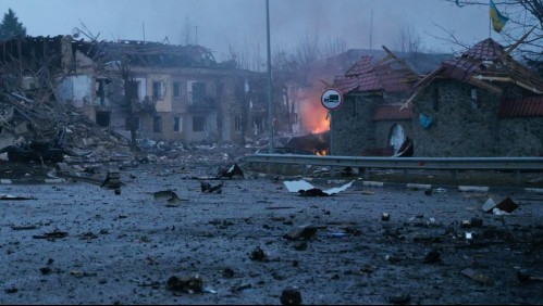 Imágenes muestran los instantes después de un ataque ruso contra Borodyanka en Ucrania