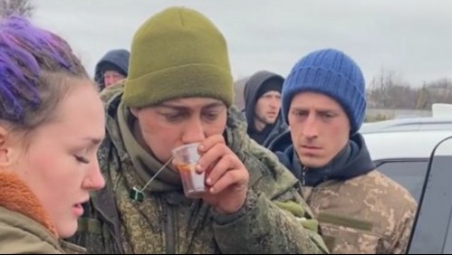 Soldado ruso fue capturado y atendido por ucranianos: Le dieron té, comida y lo dejaron llamar a su madre