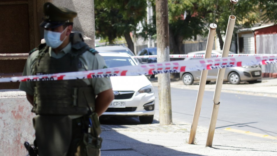 Cinco sujetos fueron detenidos tras robar más de $2 millones en conocido local de perfumería en Maipú Cinco sujetos fueron detenidos tras robar más de $2 millones en conocido local de perfumería en Maipú