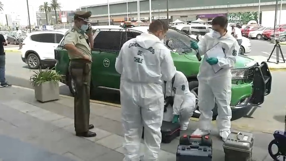 Sujetos roban tienda de tecnología en mall de Huechuraba: Agredieron a trabajador y se llevaron $30 millones Sujetos roban tienda de tecnología en mall de Huechuraba: Agredieron a trabajador y se llevaron $30 millones