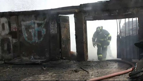 Incendio de proporciones en La Granja afecta a una casa y tres mueblerías