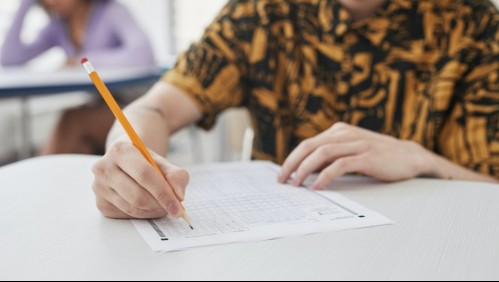 Estudiante de medicina utilizó equipo bluetooth para pasar un examen que rendía por onceava vez pero fue descubierto
