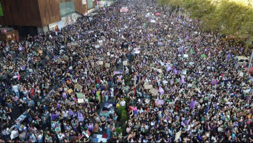 Multitudinarias marchas por todo Chile marcaron el Día Internacional de la Mujer