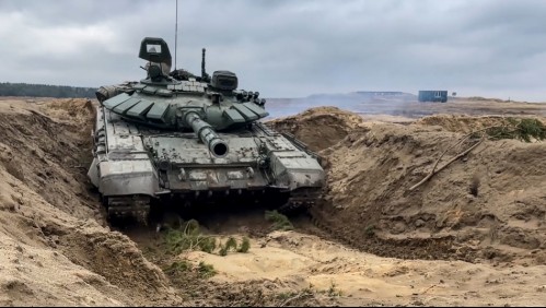 Impactante ataque de tanque ruso en Ucrania: Destruyó auto con personas en su interior