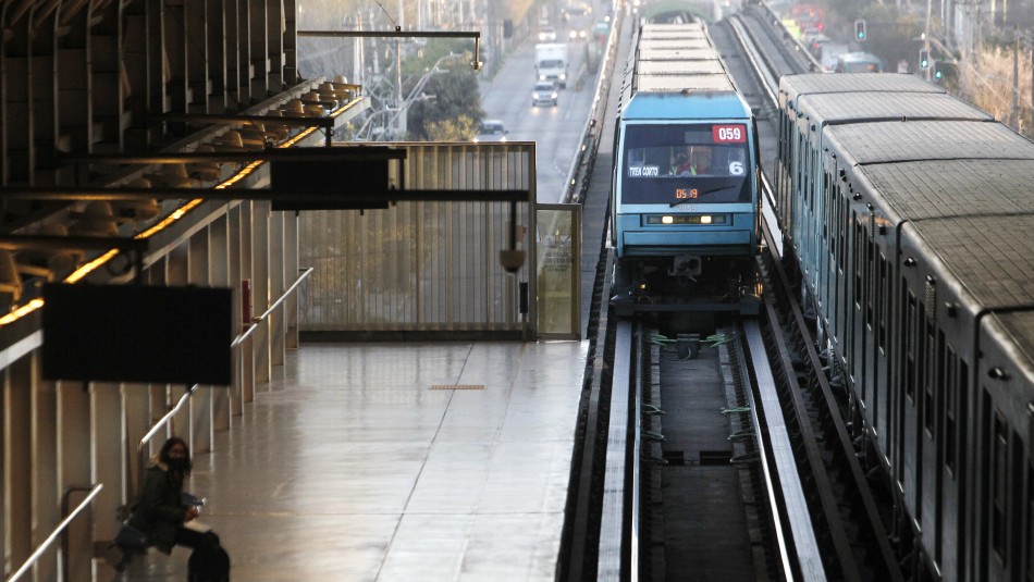 Metro restablece el servicio tras corte de corriente en Línea 5