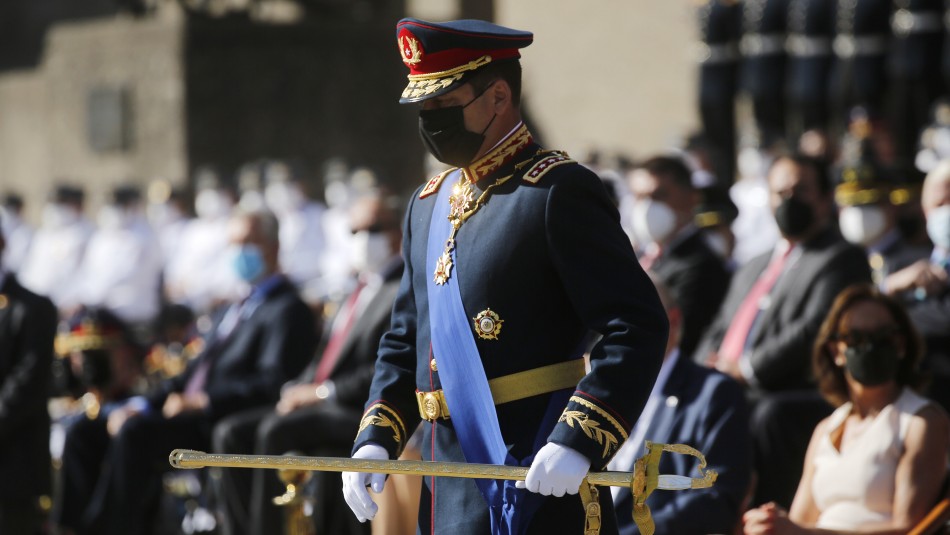 General Javier Iturriaga asume como comandante en jefe del Ejército: 