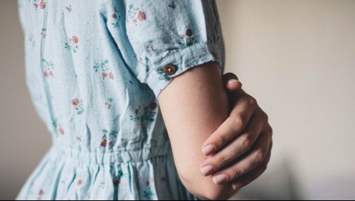 'La vi gritando por ayuda': Tres mujeres son acusadas de ponerle un collar eléctrico para perros a una niña