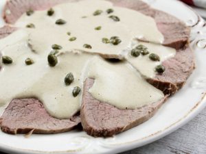 Lengua con salsa de atún