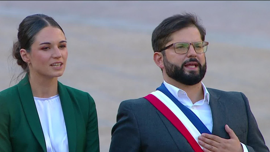 Así entonó el himno nacional el Presidente Gabriel Boric en su llegada al Palacio de La Moneda
