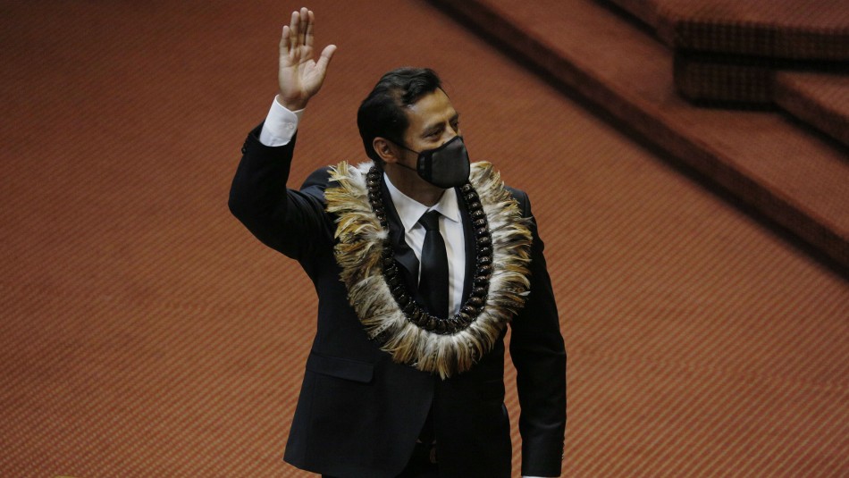 Con collar típico de Rapa Nui: Así asumió Hotuiti Teao como diputado