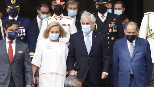 Entre aplausos y gritos: Así fue la salida de Sebastián Piñera del Congreso tras entregar banda presidencial