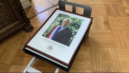 Retiran fotos de Piñera del Palacio de La Moneda