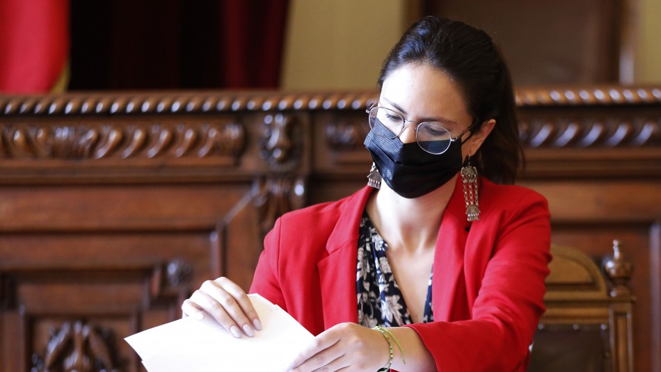 iraci-hassler-denuncia-profesores Alcaldesa de Santiago brinda apoyo a escolares tras denuncia a profesores por conductas indebidas