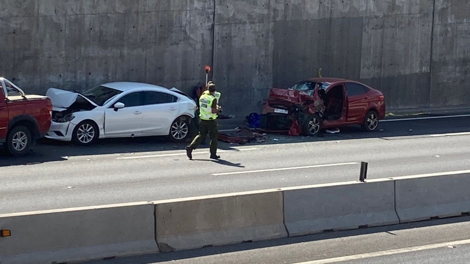 Dos personas mueren y cinco resultan lesionadas tras colisión múltiple en Ruta 5 Sur Dos personas mueren y cinco resultan lesionadas tras colisión múltiple en Ruta 5 Sur
