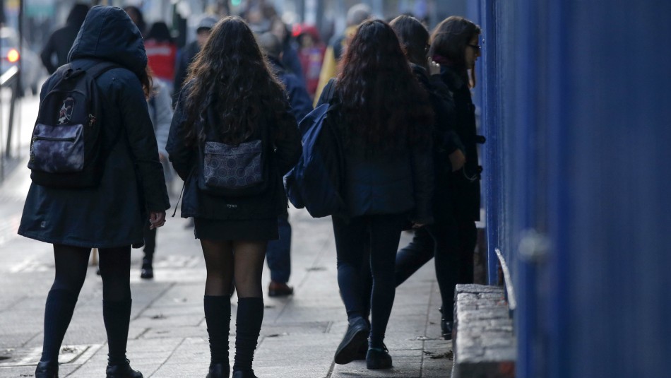 Dos profesores son acusados de abusar y acosar sexualmente a alumnas de colegio de Ñuñoa Dos profesores son acusados de abusar y acosar sexualmente a alumnas de colegio de Ñuñoa