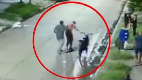 Ladrón atropelló a mujer para robarle el celular, decidió devolverse a buscar algo y fue golpeado por vecinos